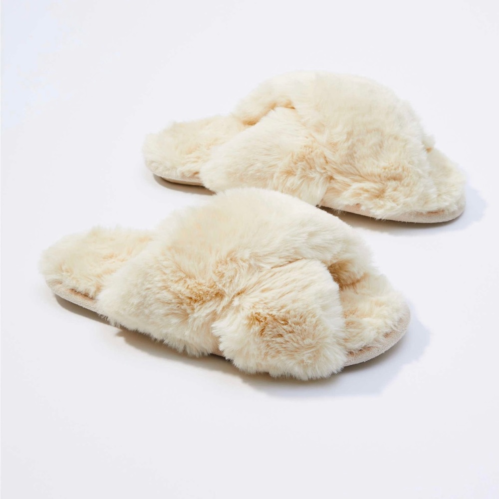 Faux fur slippers